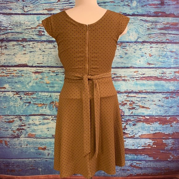 Suzy Shier Cap Sleeve Polka Dot Fit and Flare Dress - Picture 4 of 9